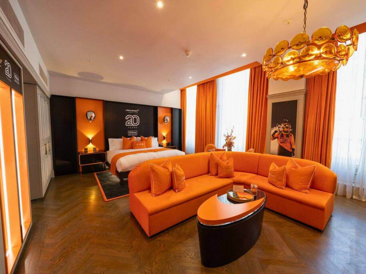 McLaren Suite Transformation – Hilton London Interior of the McLaren-themed suite at Hilton London’s Trafalgar St. James, featuring orange racing-inspired décor, custom set elements, and Totom-built installations.